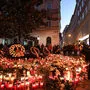 ANSCHLAG IN WIEN: PASSANTEN GEDENKEN DEN OPFERN AM TATORT IN DER WIENER INNENSTADT