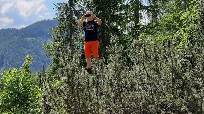 Oft muss man sich an die unmöglichsten Stellen begeben, um einen guten Fernblick zu erlangen", sagt Gerlinde Gutkauf aus Thannhausen über dieses Bild.