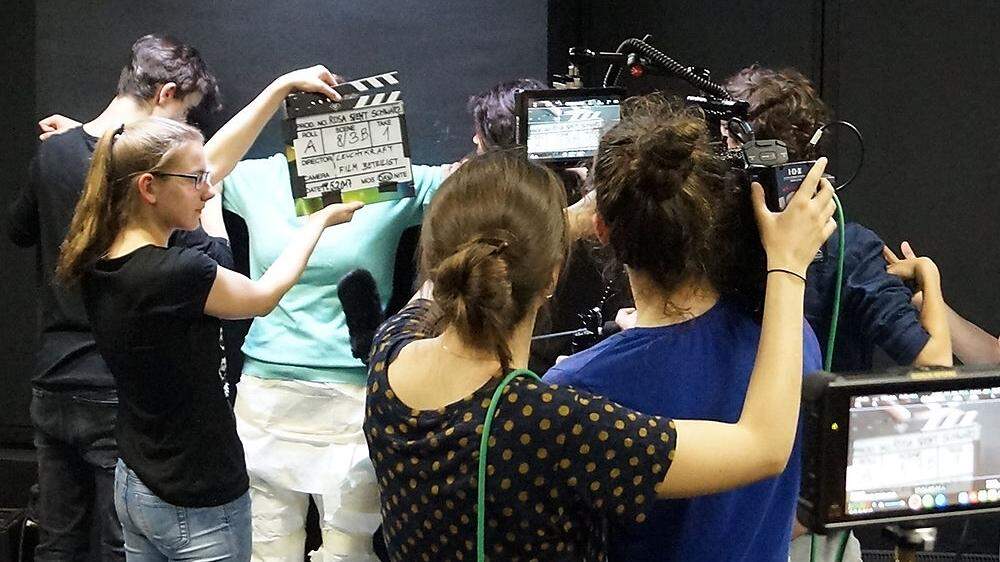 Jugendliche lernen beim Workshop nicht nur filmen