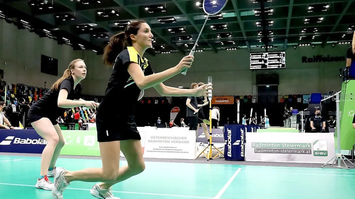 Nina Almer, hier im Bild mit Doppelpartnerin Martina Nöst, ist wieder an der österreichischen Spitze angekommen