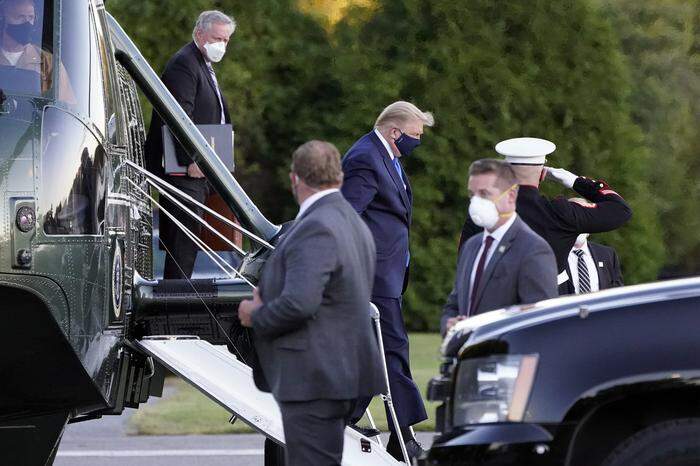 Trump bei der Ankunft im Militärspital