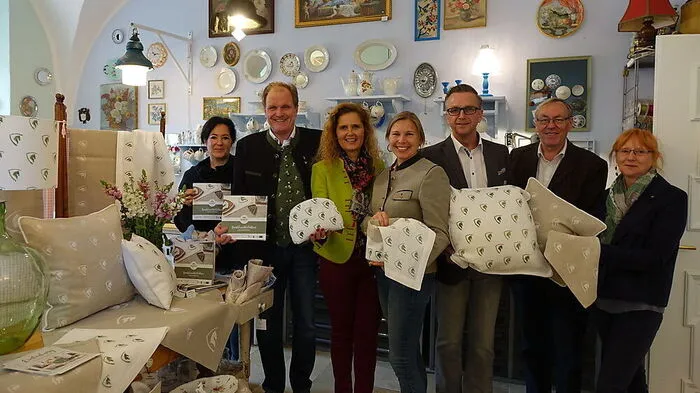 Nina Höller (Mitte) präsentierte ihre neue Kollektion