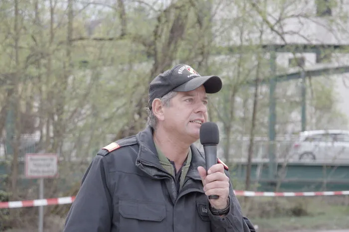 Otto Fritz ist nicht nur Abschnittskommandant der Feuerwehr, er erklärte auch dem Publikum, was gerade vor sich geht