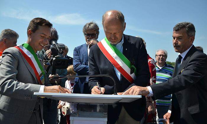 Luca Fanotto, Bürgermeister von Lignano, und Pasqualino Codognotto, Bürgermeister von San Michele al Tagliamento, bei der Eröffnung