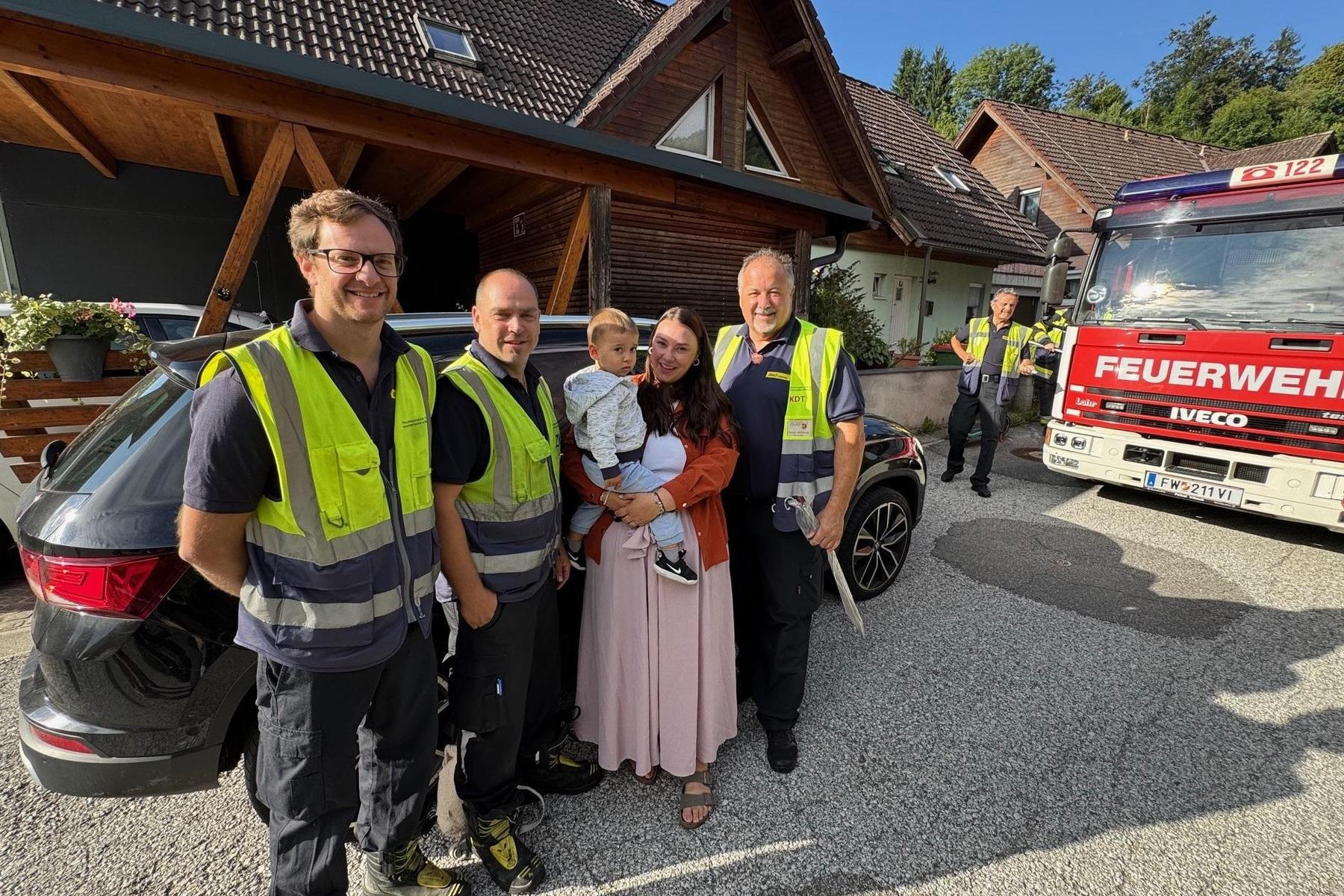 Feuerwehreinsatz: Kleinkind in Kärnten in Auto eingesperrt