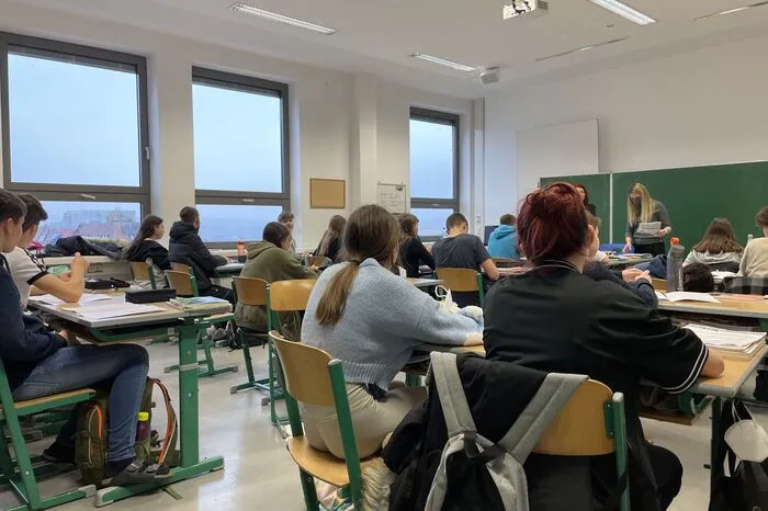 Die 14-Jährige gewöhnt sich langsam an das neue Schulsystem.