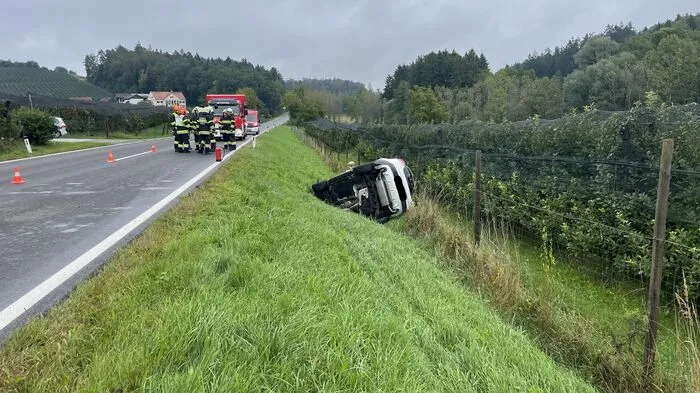 Der Lenker wurde unbestimmten Grades verletzt