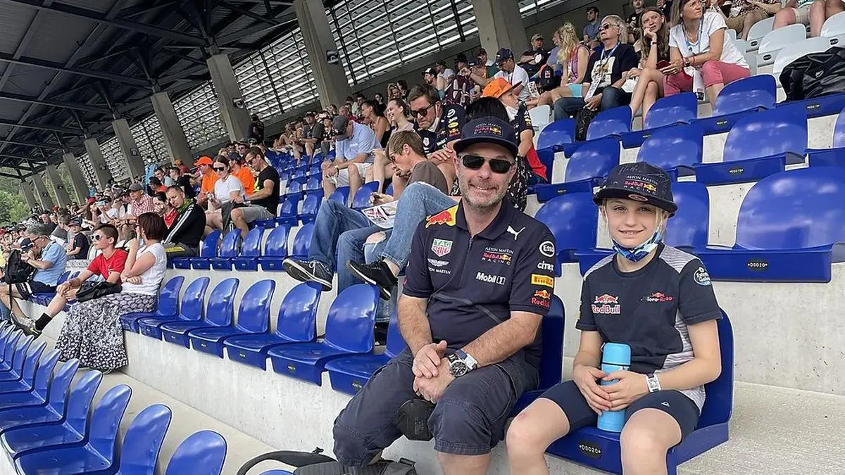 Sara und Andreas aus Graz warteten auf die Pit Lane-Tour