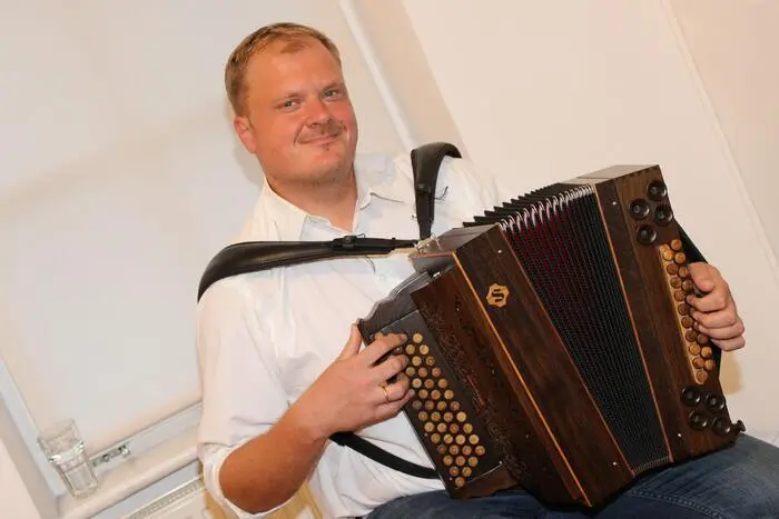 Robert Hafner umrahmte die Veranstaltung musikalisch.