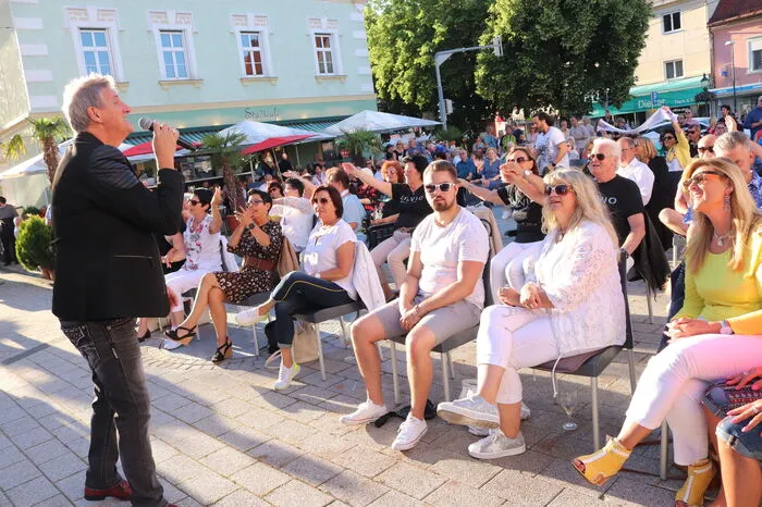 Der Kärntner Schlagerstar Silvio Samoni verzauberte die Besucher mit seiner Stimme brachte sich schon nach den ersten Takten zum Swingen.