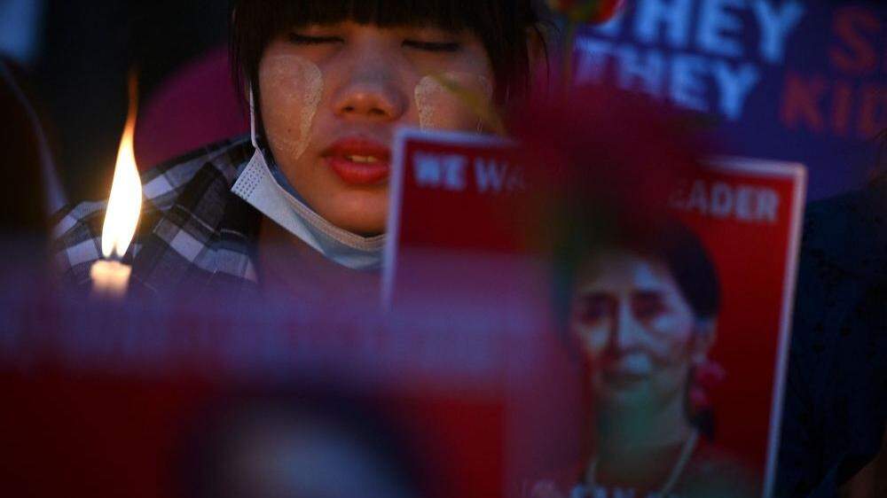 Die Demonstranten fordern die Freilassung Suu Kyis 