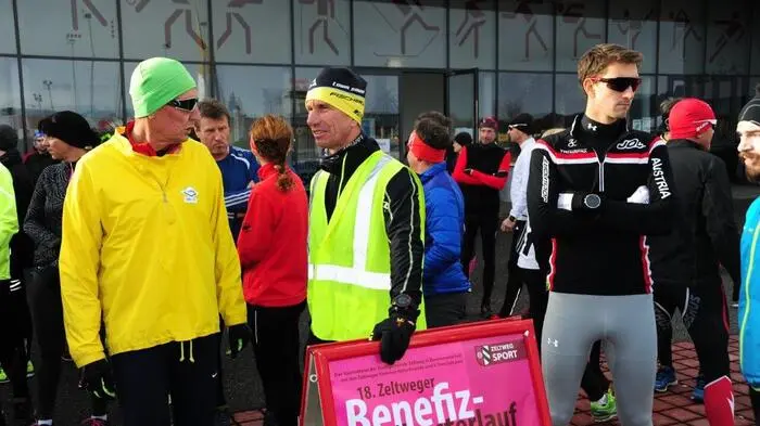 137 Läufer und Nordic-Walker trafen sich zum Silvesterlauf in Zeltweg, der im Sportzentrum startete.