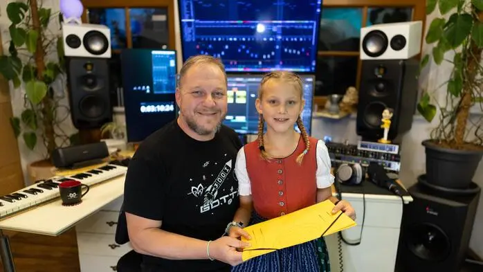 Der weststeirische Musiker und Musikproduzent Martin Maier mit seiner Tochter Lisi