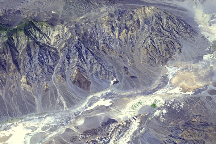 Am 8. August 2013 wurde mit 40,5 Grad in Bad Deutsch-Altenburg der absolute Temperaturrekord für Österreich erreicht. Weltweit ist eine Ranch im Death Valley in den USA Spitzenreiter. 1913 wurden hier 56,7 Grad gemessen.