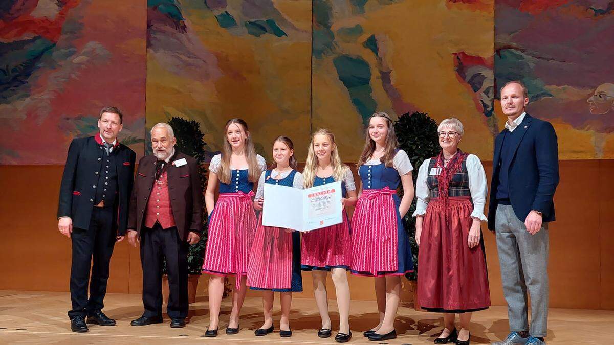 Liesertaler Saitnquartett in Innsbruck: Aurelia Brugger, Julia Kogler, Johanna Genser und Magdalena Wirnsberger mit Pädagogin Barbara Weber