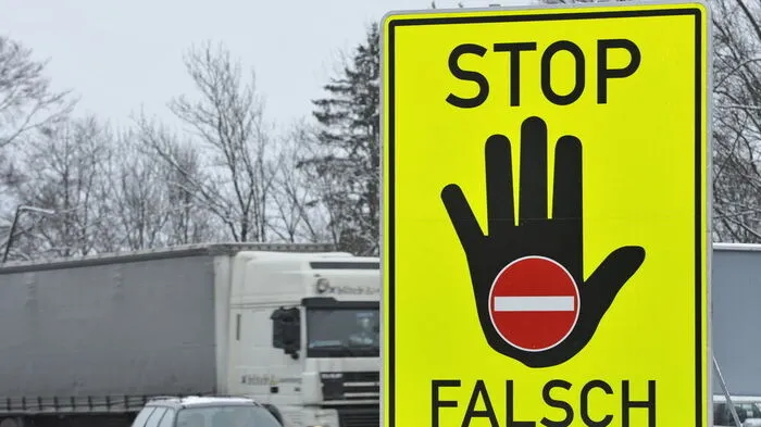 Sujetbild: Betrunkener Senior 30 Kilometer als Geisterfahrer unterwegs