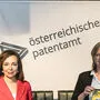Mariana Karepova und Klimaschutzministerin Gewessler