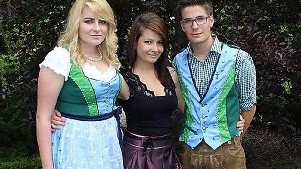 Ihre Geschwister Bianca und David hat Jasmin Hirschmann (Mitte) schon eingekleidet