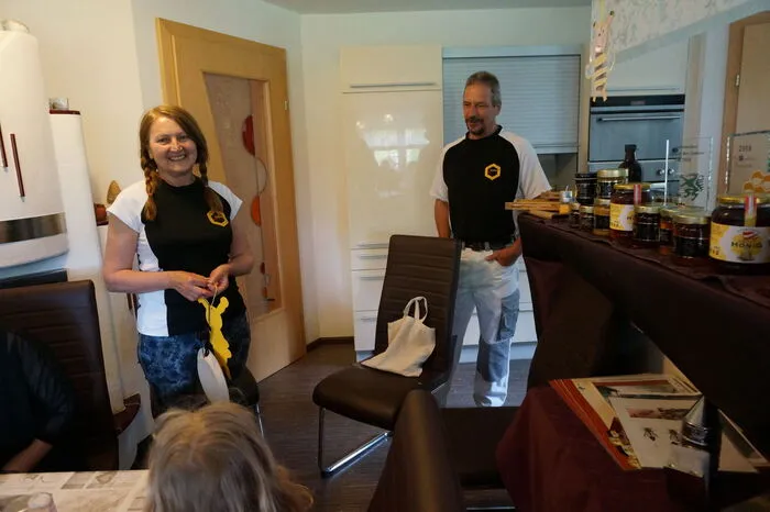 Dieser Besuch ist nur ein Teil eines Insektenprojektes, an dem 24 Kinder unter Leiterin Sabine Hirschmugl-Gaisch gearbeitet haben.