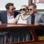 Ben Affleck, Jodie Comer, Matt Damon: Im Wassertaxi auf den roten Teppich. Favoriten sind sie aber keine.