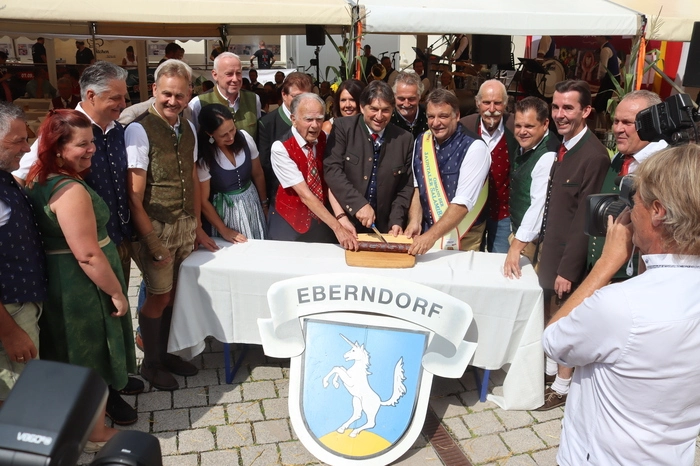 Klicken Sie sich durch die zahlreichen Programmpunkte des Jauntaler Salamifestes.