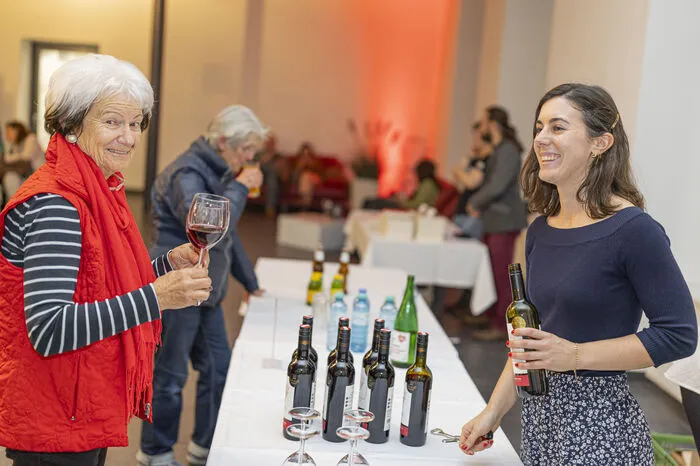Auch ein guter Wein darf bei einer Lesung nicht fehlen.