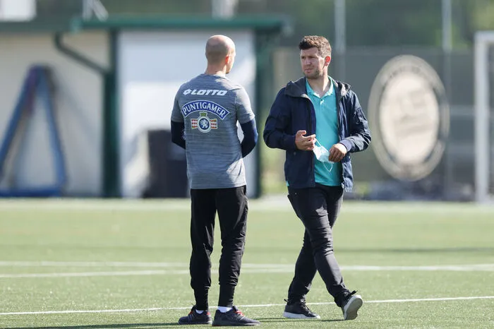 Nestor El Maestro und Bald-Sportdirektor Andreas Schicker erstmals gemeinsam auf dem Platz