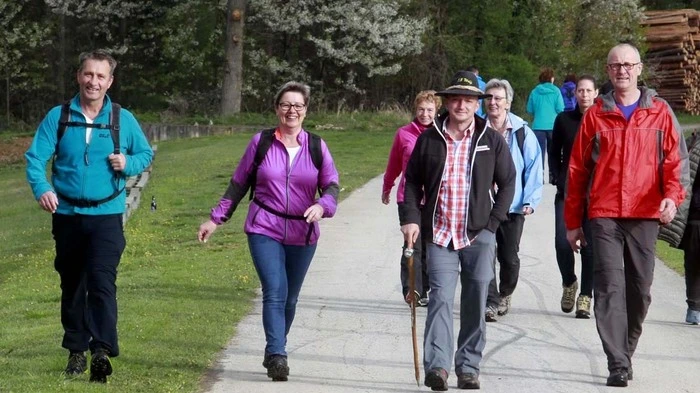 Frühlingshafte Temperaturen lockten beim diesjährigen 33. Schachblumenwandertag...