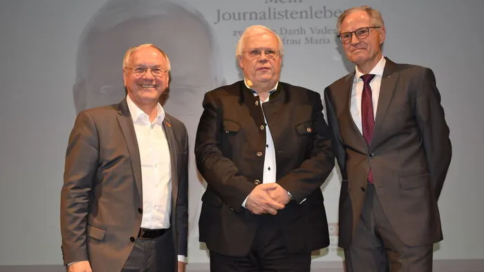 Bürgermeister Josef Ober (l.) ließ sich den Vortrag von Christian Wehrschütz (m.) - organisiert von Rotary-Präsident Manfred Krasnitzer (r.) nicht entgehen.