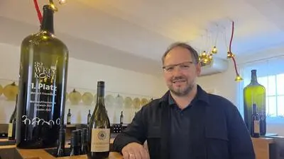 Vor 25 Jahren, damals noch in der Ausbildung zum Weinbau- und Kellermeister, übernahm Walter Frauwallner den Weinhof in Straden