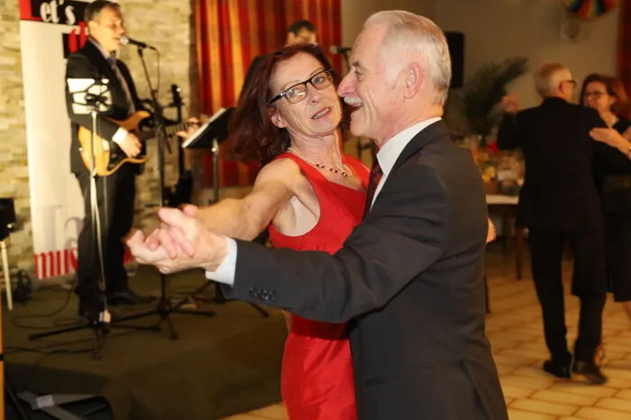 Für die Tanzmusik sorgte Let`s dance.
