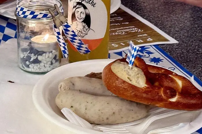 Oktoberbier, Brezel, Weißwurst und edle Tröpferln standen auf der Speisekarte.