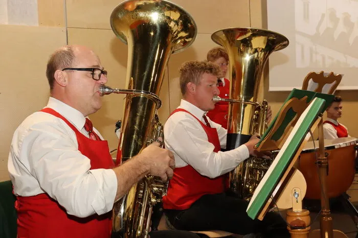 Auch heuer konnte der Klangkörper der Kapelle wieder um neue, junge Mitglieder bei Klarinetten, Oboe, Flügelhorn und Schlagzeug erweitert werden.