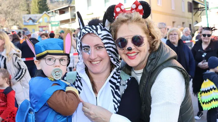 Bei Kinderdisco, Kinderschminken, Tanz, Show, Starparade und Promi-Schirennen konnten die vielen Besucher in Ligist am Faschingsdienstag einen närrischen Ausklang mit viel Party genießen.