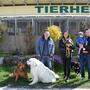 Hans Nagel mit Michaela und Patrick Harb, zwei großen Unterstützern des Tierheims