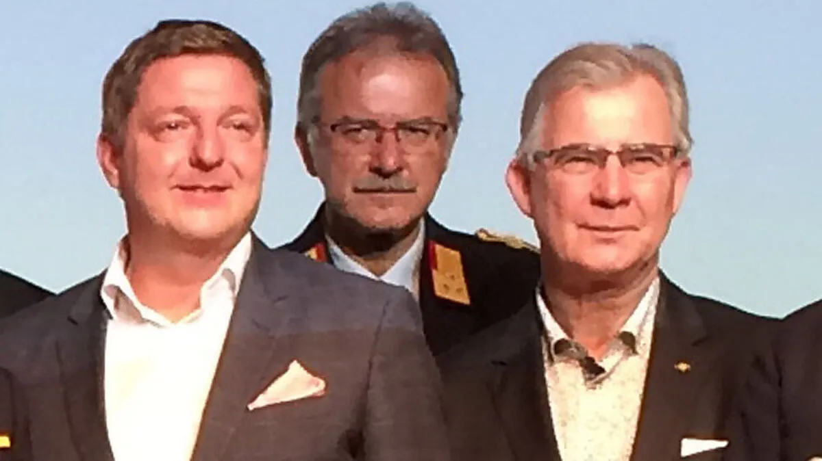 Bürgermeister Günther Albel (links), Stroitz und SPÖ-Klubobmann Harald Sobe beim Bezirksfeuerwehrtag 2016