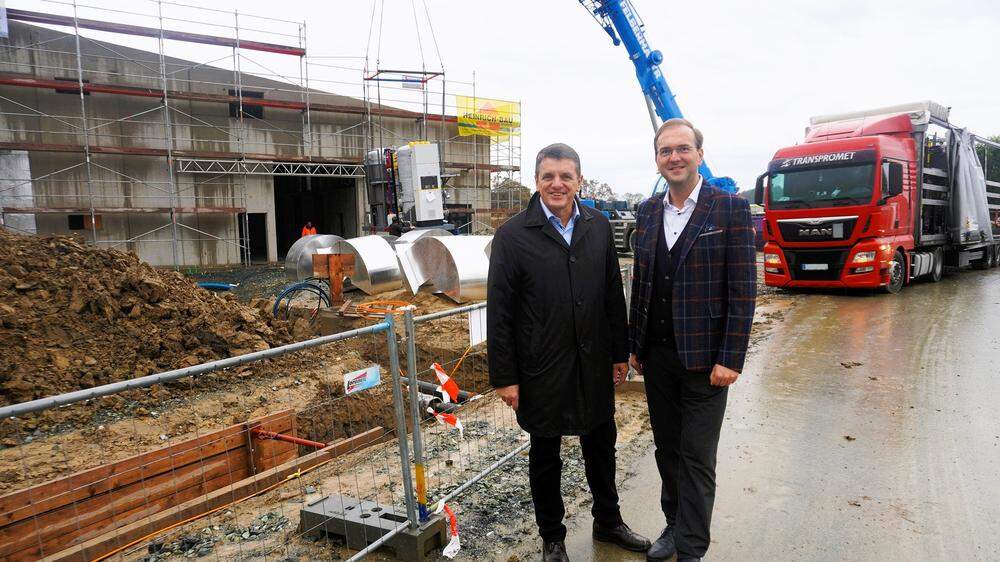 Bürgermeister Franz Jost und Stadtwerke-Geschäftsführer Franz Friedl freuen sich auf die Eröffnung