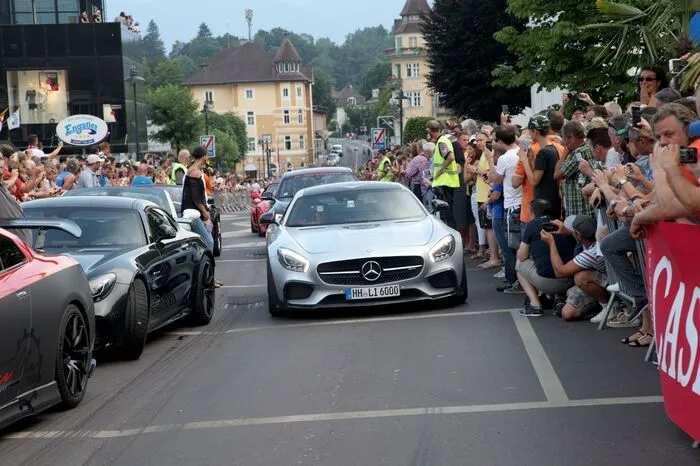 Das laut Veranstalter größte Sportwagentreffen Europas umfasst 300 Autos.