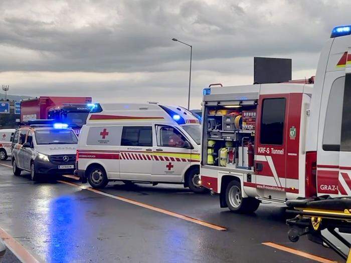 Vier Verletzte gab es bei dem schweren Unfall 