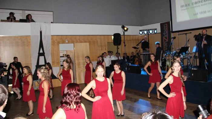 "Moulin Rouge - unsere letzte Show" war das Motto einer rauschenden Ballnacht im Kuss Wolfsberg.