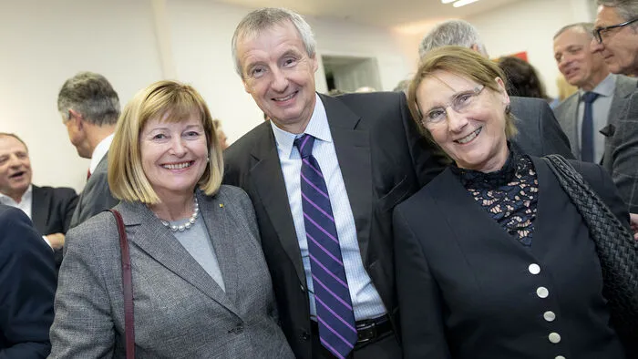 Rektorin Christa Neuper (KF Uni Graz) und die Unternehmer Martin und Ilse Bartenstein