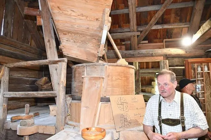 Zahlreiche Besucherinnen und Besucher erhielten bei Führungen durch die örtliche Mühle spannende Einblicke in die jahrtausendealte Geschichte des Müllerhandwerks – von den Ursprüngen bis zur modernen Technik. 