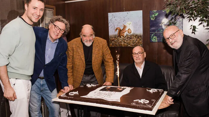 Fest für Kammersänger Kurt Rydl im Grazer Café Kaiserfeld: Simon und Rudi Lackner vom Café Kaiserfeld, Kurt Rydl (Mitte), Christian Weniger, Hans Lehofer (Österreichische Richard Wagner Gesellschaft Graz)