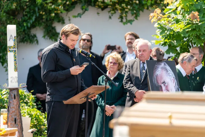 Simonischeks Sohn Kaspar verliest eine Fürbitte.