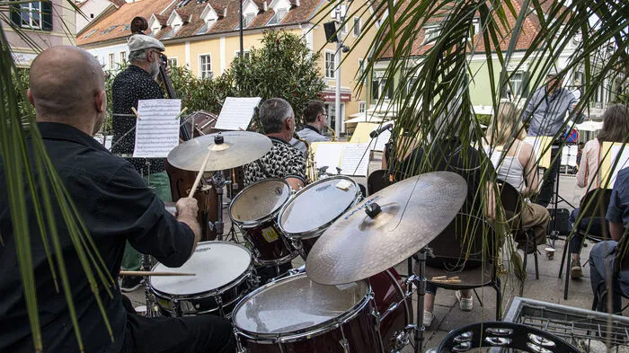 Swing und mediterrane Stimmung herrschten beim Konzert des Saxophon-Ensembles am Hauptpatz.