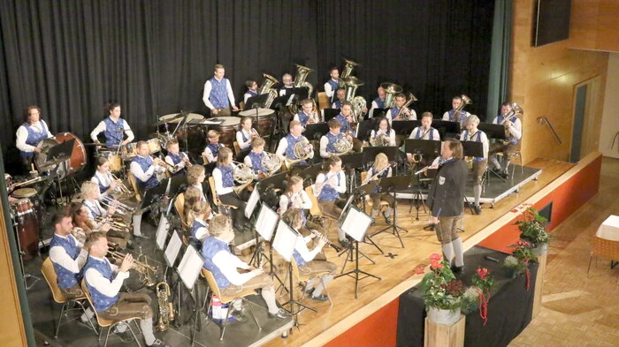Unter dem Motto „Die lange Nacht des Frühschoppens“ lud am Dienstagabend die Stadtkapelle Althofen (Obmann Guido Engler, Kapellmeister Armin Korak) zum Konzert. 