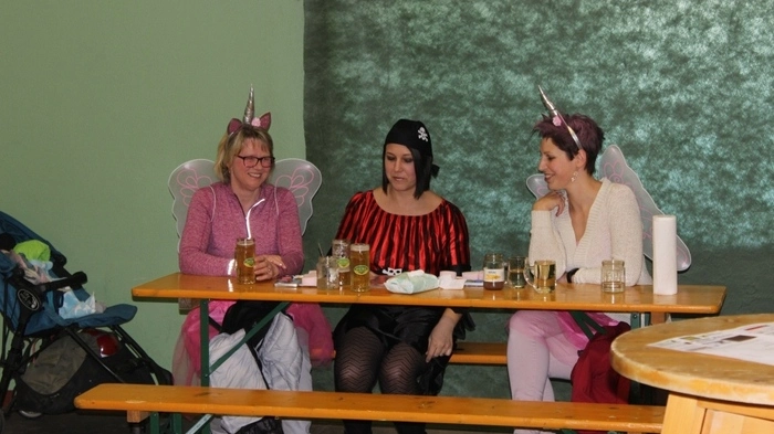Mit einem Kinderprogramm begann am Faschingsdienstag der 5. Faschingsheurige in Greinbach.
