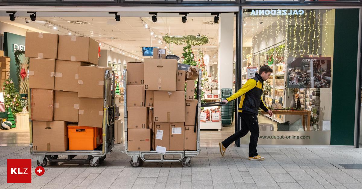 Paketbote-zu-Weihnachten-Er-hat-jedes-Packerl-zu-tragen
