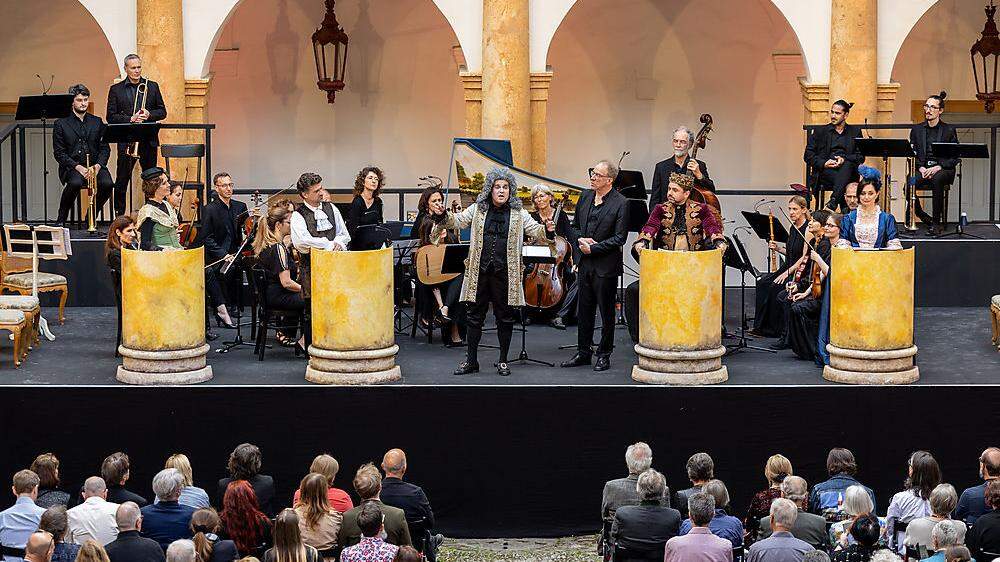 Im Hof von Schloss Eggenberg gab es zwei konzertante Aufführungen der Fux-Oper „Costanza e fortezza“
