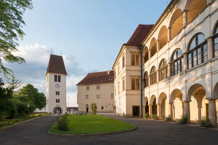 Schloss Seggau von außen.